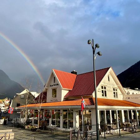 Stryn Kaffebar & Vertshus エクステリア 写真