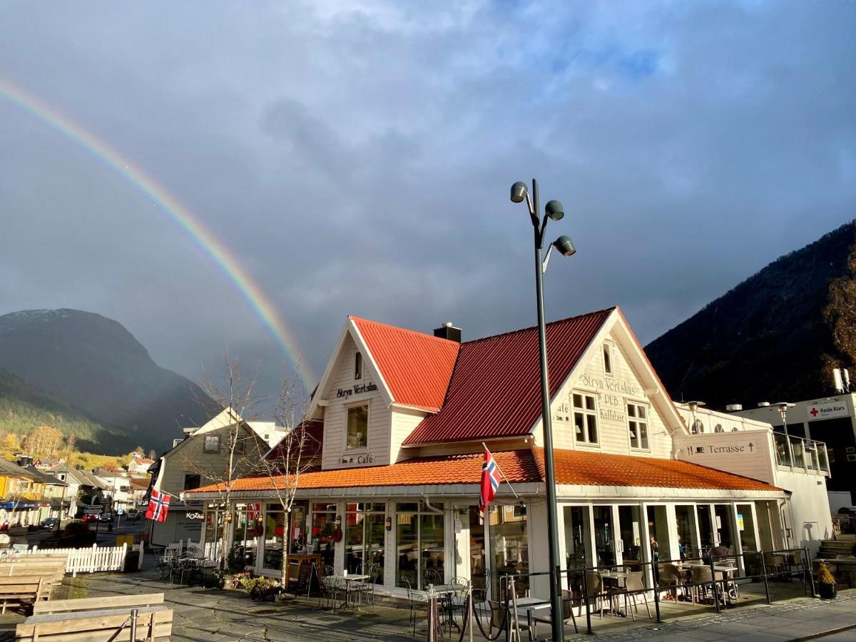 Stryn Kaffebar & Vertshus エクステリア 写真