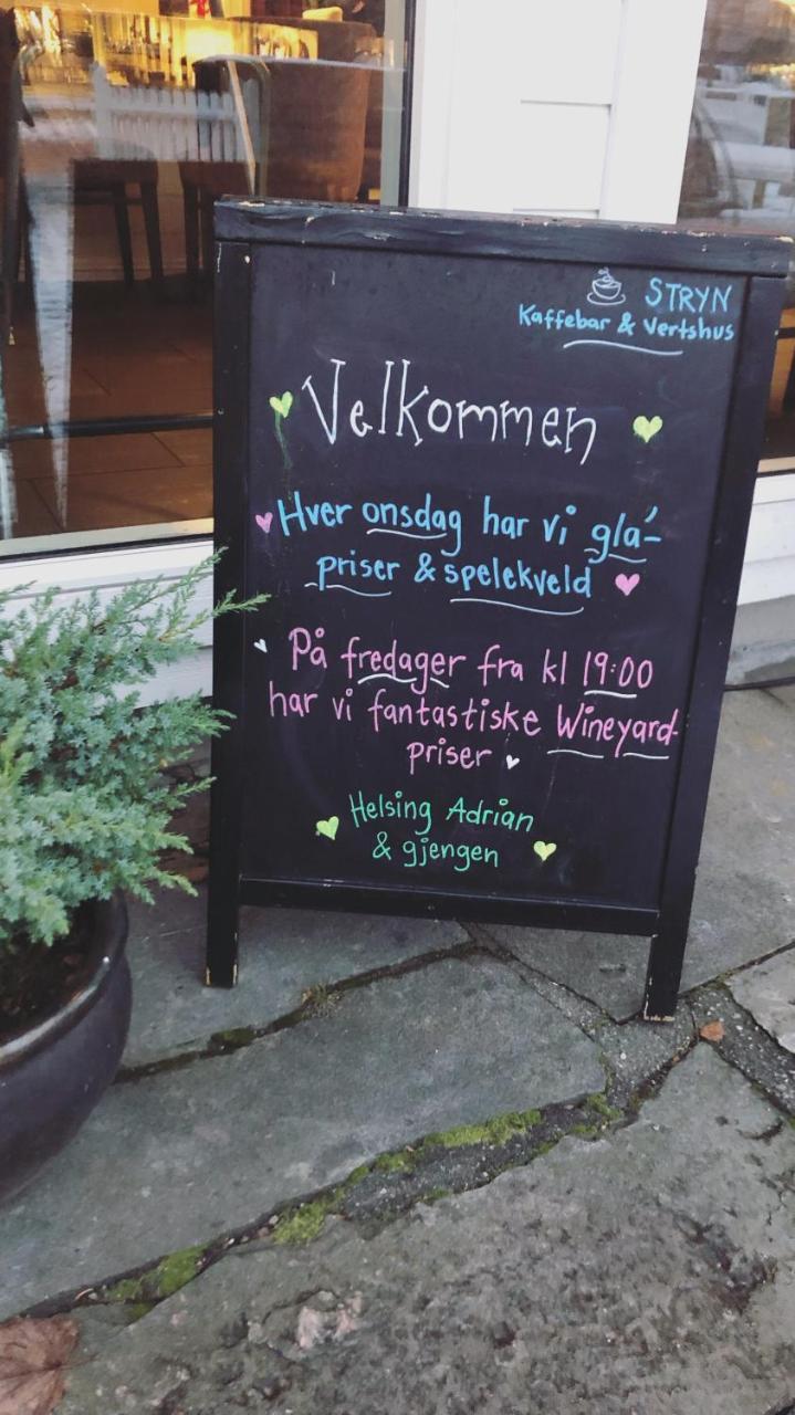 Stryn Kaffebar & Vertshus エクステリア 写真