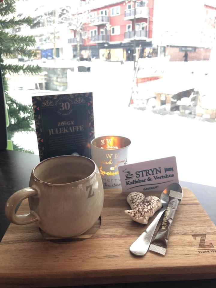 Stryn Kaffebar & Vertshus エクステリア 写真